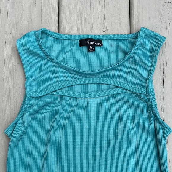 Teal tank - Picture 2 of 4